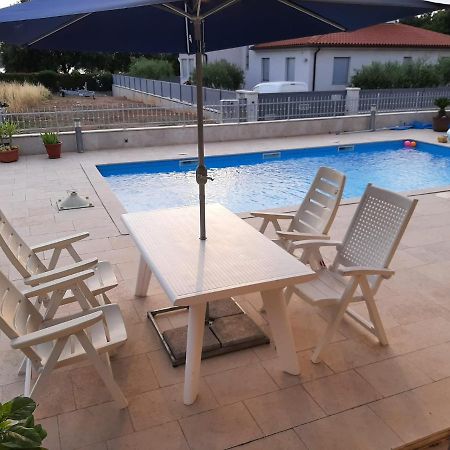 Nice, Cosy Studio Apartment With Shared Outdoor Pool Банджоле Экстерьер фото