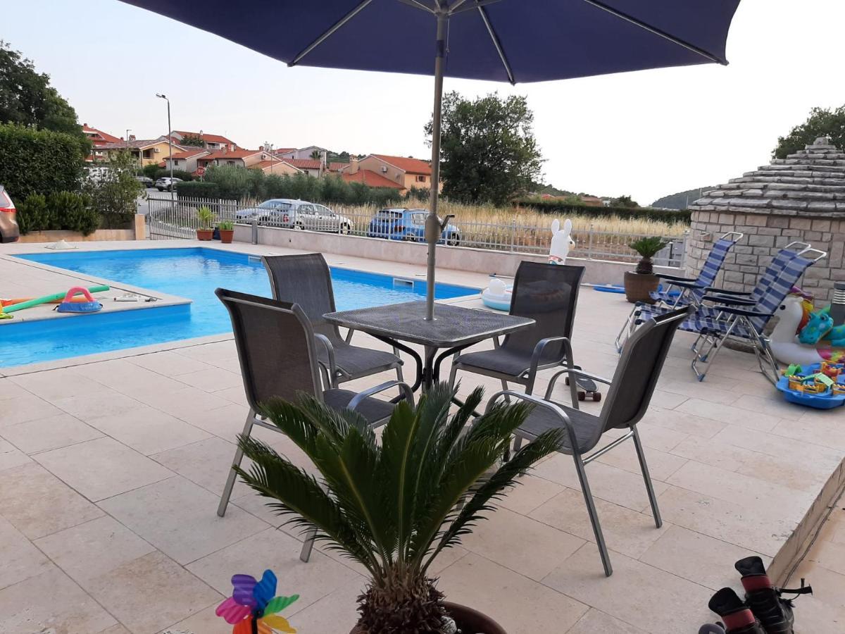 Nice, Cosy Studio Apartment With Shared Outdoor Pool Банджоле Экстерьер фото